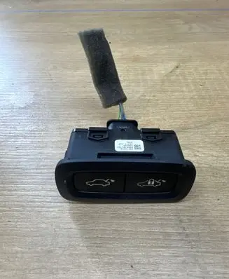 Volvo V60 Tailgate/boot open switch button 8888780750 31674801