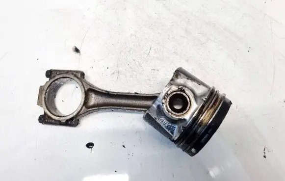 Volkswagen Golf IV Piston with connecting rod 038G