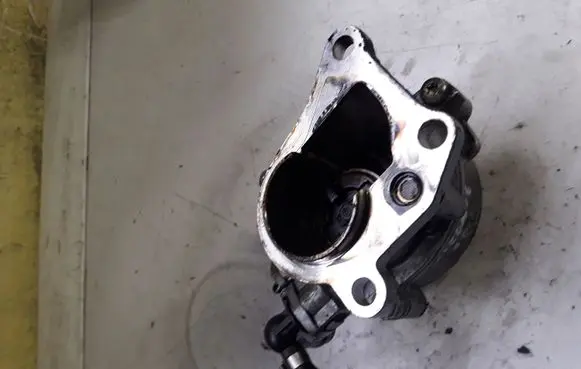 Renault Megane II Vacuum pump
