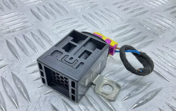 Audi A4 S4 B9 Battery relay fuse 4F0915519