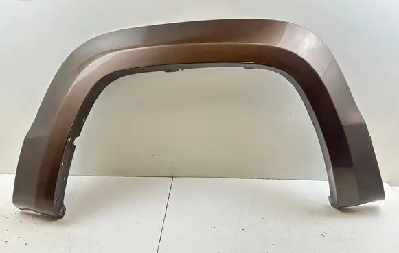Fender trim (molding)