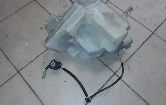 Volvo XC90 Windshield washer fluid reservoir/tank 8659490 8648191