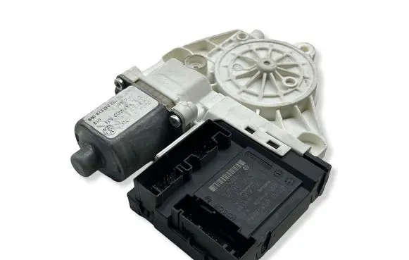 Volkswagen Golf VI Front door window regulator motor F005S00349 1K0959792P 974630107