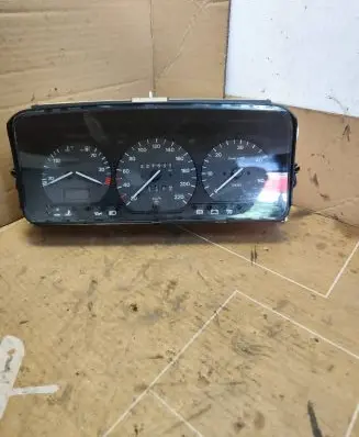 Volkswagen PASSAT B4 Speedometer (instrument cluster) 3A0919059B 5705073003