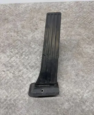 Accelerator throttle pedal