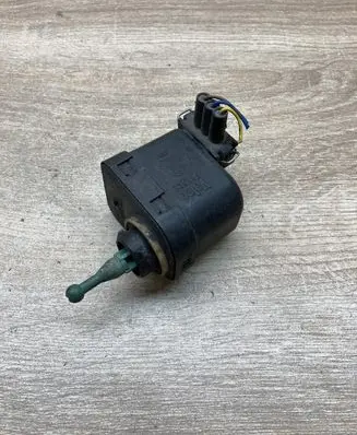 Volkswagen Transporter - Caravelle T4 Headlight level adjustment motor 6K5941295A
