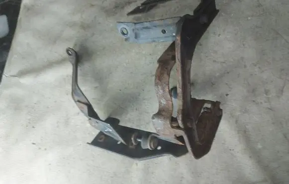 Ford Kuga I Power steering pump mounting bracket 8V413K738ae C6S4B