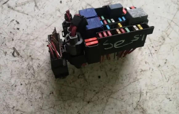 Renault Scenic III - Grand scenic III Fuse module 18013301