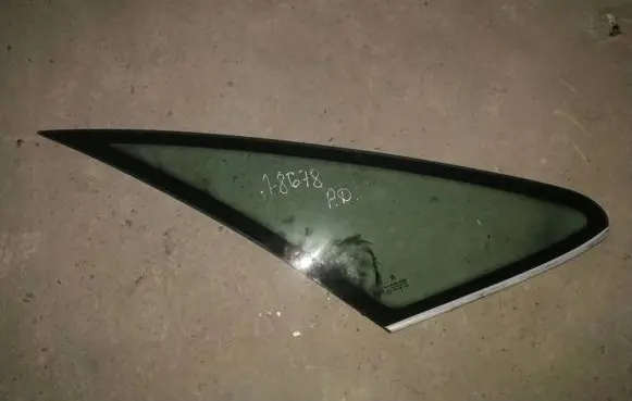 Citroen Xsara Picasso Front triangle window/glass 