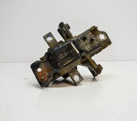 Engine mount bracket