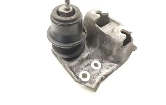 Subaru Outback Engine mounting bracket