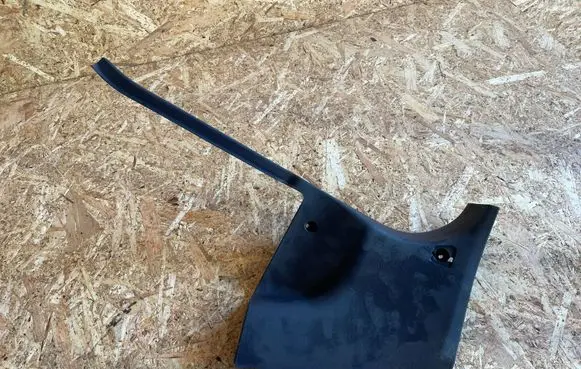 Foot area side trim