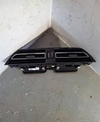 Porsche Macan (95B) Dash center air vent grill 95B819110E