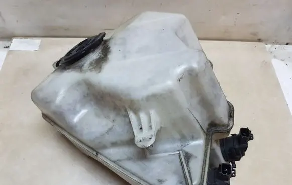 Toyota Prius (XW20) Windshield washer fluid reservoir/tank 060851145