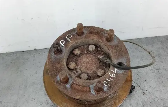 Front wheel hub spindle knuckle