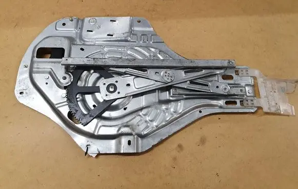 Hyundai Tucson JM Front door window regulator with motor 824702E010