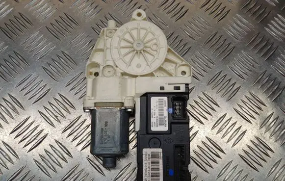Renault Laguna III Front door window regulator motor 807300002R