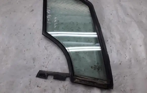 Mercedes-Benz A W168 Front door vent window glass four-door 