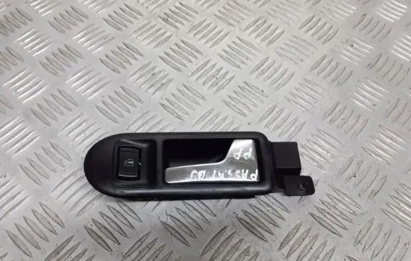 Volkswagen PASSAT B5 Front door interior handle 3B1837114