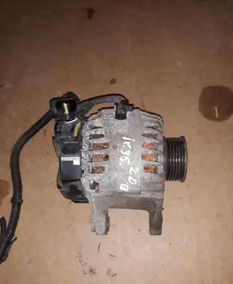 Hyundai ix35 Generator/alternator 373002E400