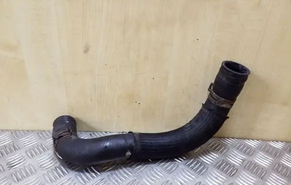 Toyota Avensis T270 Engine coolant pipe/hose