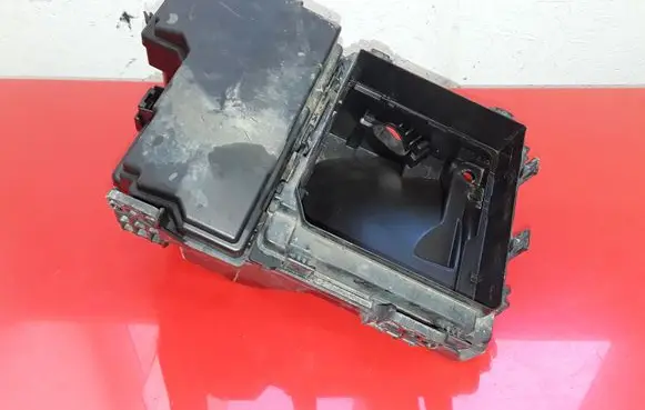 Nissan X-Trail T31 Fuse box cover NOCODE
