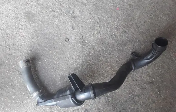 Opel Vivaro Intercooler hose/pipe 8200760909 93861385