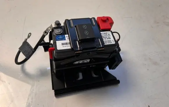 Mercedes-Benz S W221 Car battery A0009822023 A2215453447
