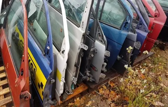 Volkswagen Golf III Front door VYSNINE