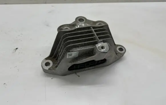 Engine mount bracket