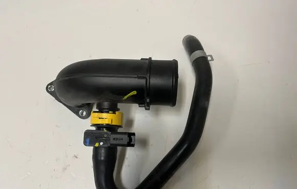 KIA Sportage Air intake hose/pipe 267102U110