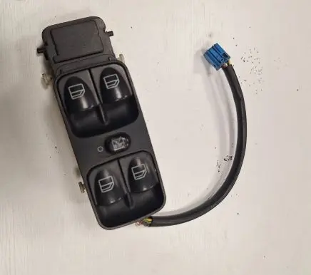 Mercedes-Benz C W203 Electric window control switch 501956 200103FQ01 A2038210479
