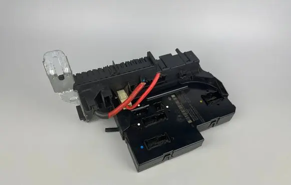 Mercedes-Benz C W204 Fuse module 2049060105 5DK00922589 2049019602