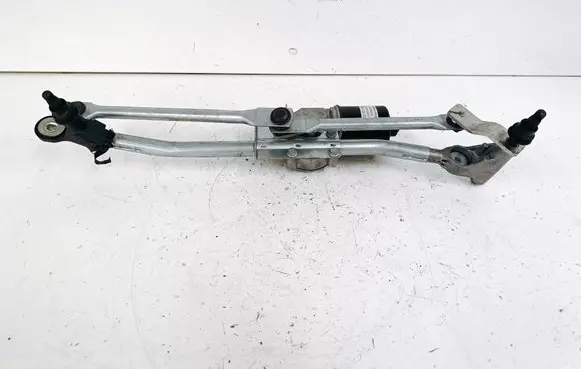 BMW 1 E82 E88 Front wiper linkage and motor 7193036 7192963