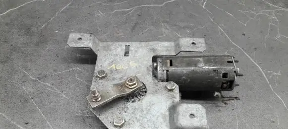 Volkswagen Golf III Wiper motor 191955713