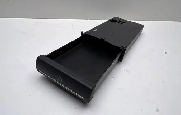 Glove box