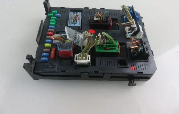 Citroen C4 I Central body control module 9664059180