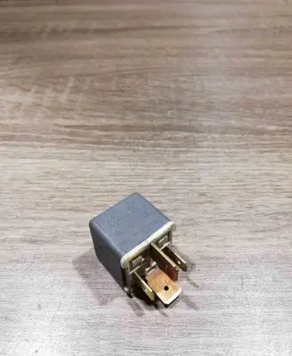 Volkswagen Golf III Other relay 191937503