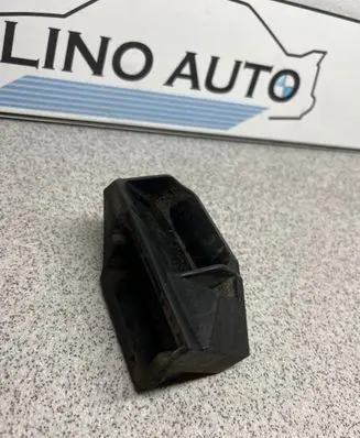 BMW 7 E65 E66 Radiator mount bracket 7508017