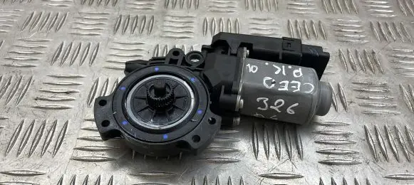 KIA Ceed Front door window regulator motor 402185A