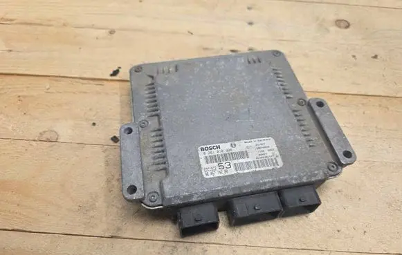 Citroen Xsara Picasso Engine control unit/module 0281010996