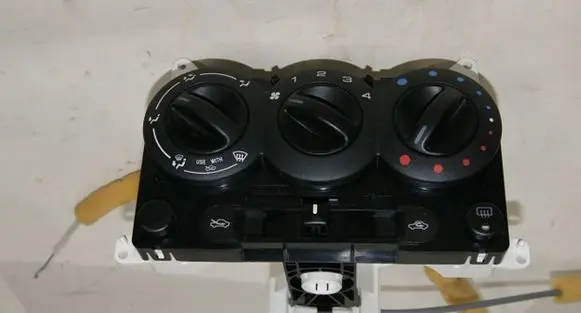 Suzuki Ignis Climate control unit 2003R
