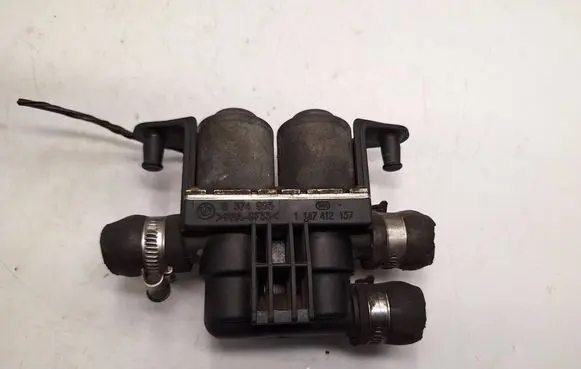 BMW 5 E39 Coolant heater control valve 8374995 64128374995 64128372016