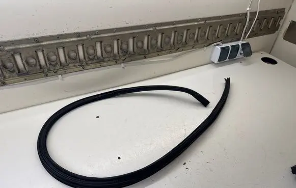 Volkswagen Multivan T5 Engine compartment rubber 