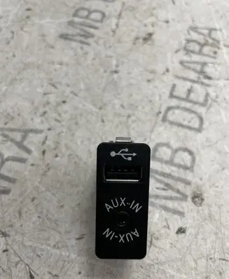 BMW X5 F15 USB socket connector 9266607
