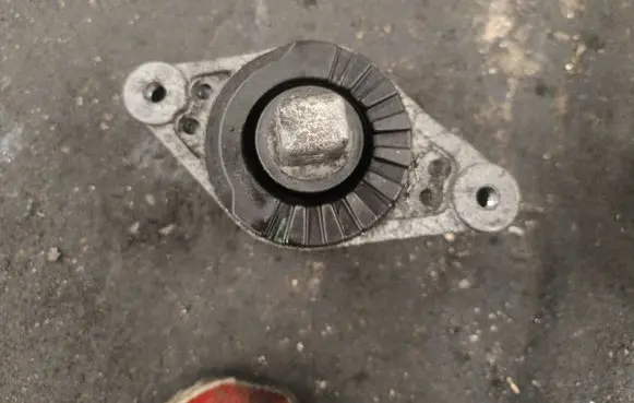 Maserati Ghibli Engine mount bracket 06700048710