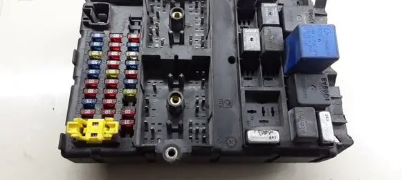 Jeep Grand Cherokee (WJ) Fuse module 56038406AM P56038406AM