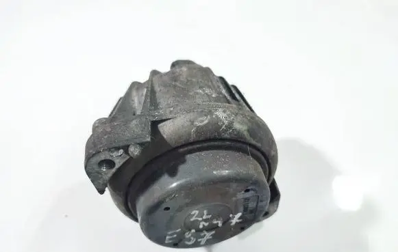 BMW 3 E90 E91 Engine mount bracket 13981112
