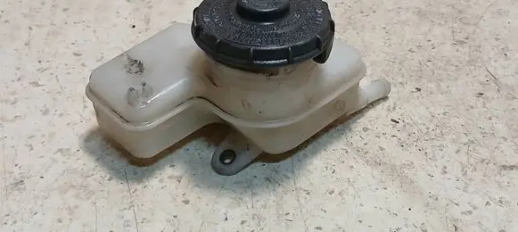 Brake fluid reservoir