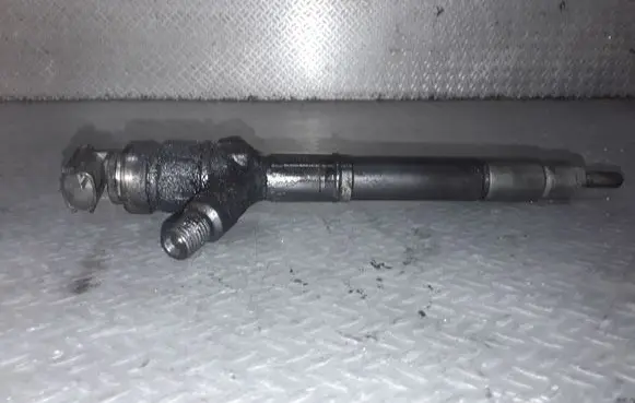 Toyota Auris 150 Fuel injector 236700R190